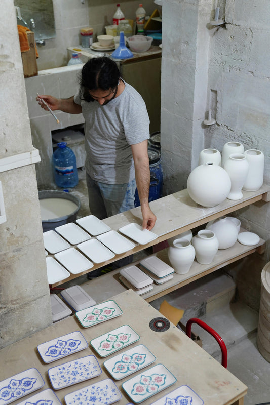 Керамиката като материал, изкуство и следа от ръката: от глината до дома - Tiled Tales