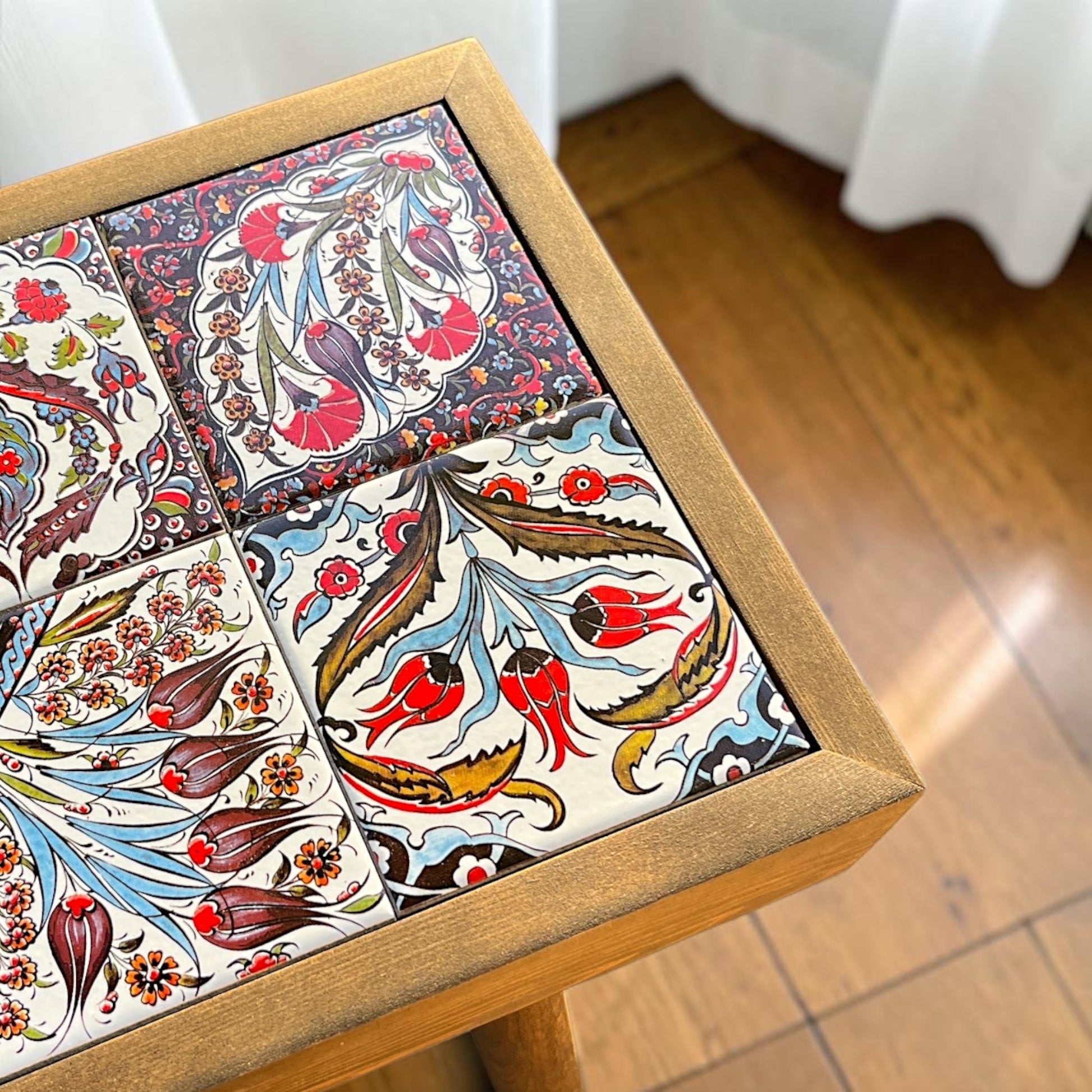 Маса Изник - Tiled Tales