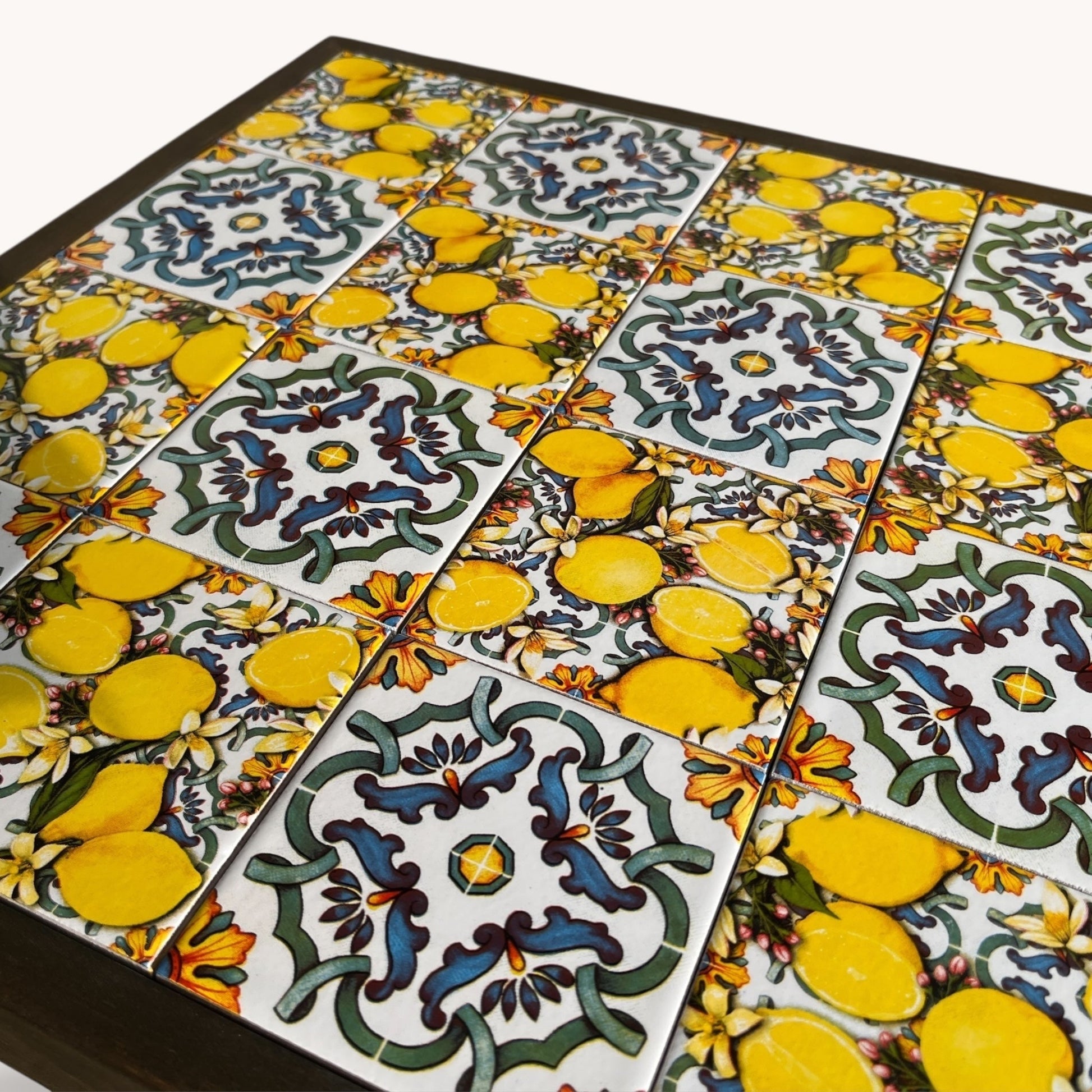 Маса Ментон - Tiled Tales